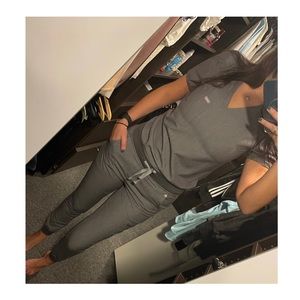 FIGS Scrub Jogger Set